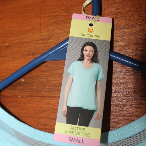 FALL SALE TANGERINE Cute TEE Comfy Active V-Neck Mint Small NWT's - Picture 9 of 10